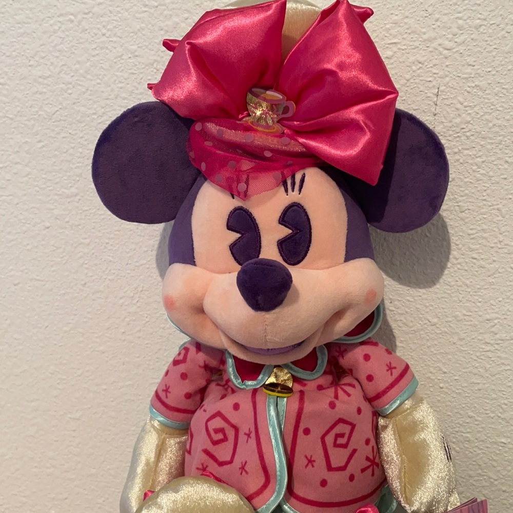 Minnie Mouse Main Attraction Plush